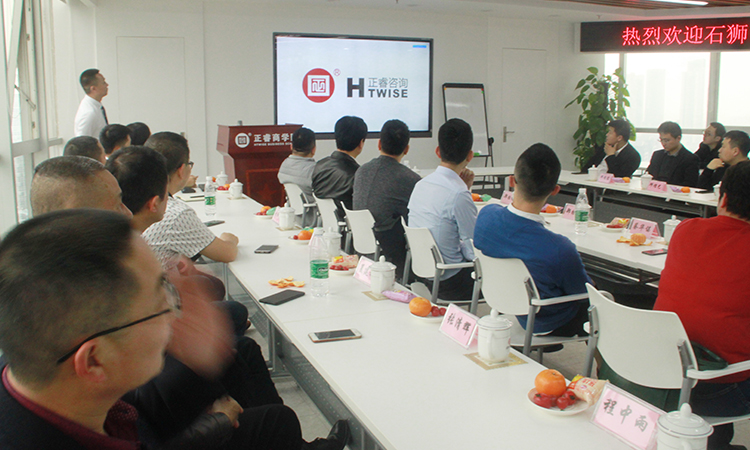 石獅市服裝產(chǎn)業(yè)聯(lián)盟、石獅市染整同業(yè)公會(huì)來(lái)我司參訪交流并赴標(biāo)桿項(xiàng)目德永佳參觀學(xué)習(xí)