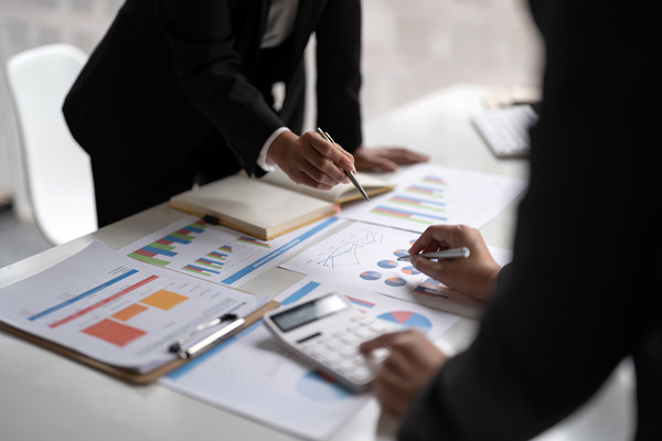 預(yù)算管理決策機(jī)構(gòu)和預(yù)算的日常工作機(jī)構(gòu)分別是？