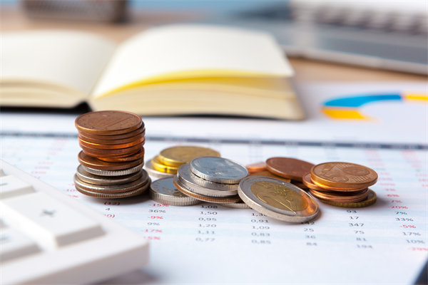 如何平衡新老員工薪酬差異，促進團隊和諧與效率？