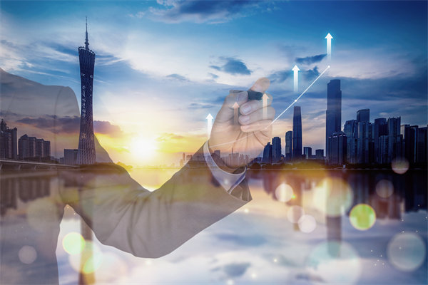 在薪酬體系設計時，應如何考慮行業(yè)標準和市場變化？