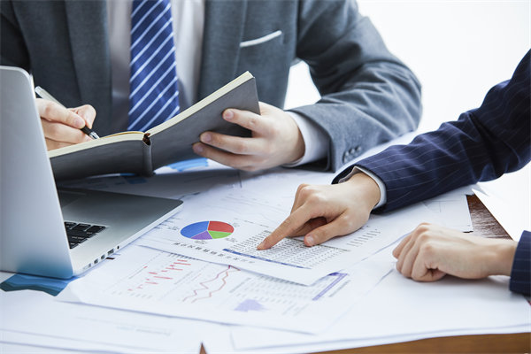 薪酬管理中，如何平衡激勵(lì)與成本控制，實(shí)現(xiàn)雙贏？