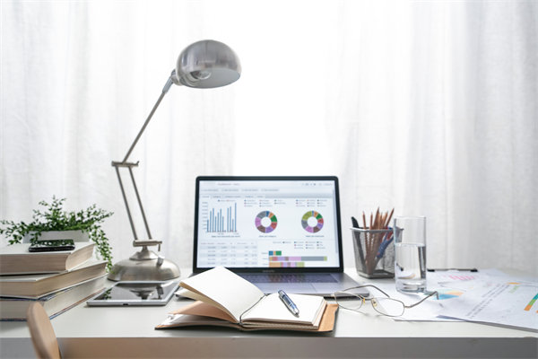 在遠程工作模式下，如何有效監(jiān)控與評估員工績效？