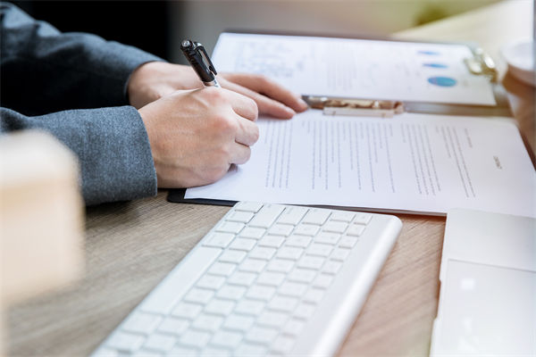 如何確保薪酬績效體系公平透明，增強員工信任？