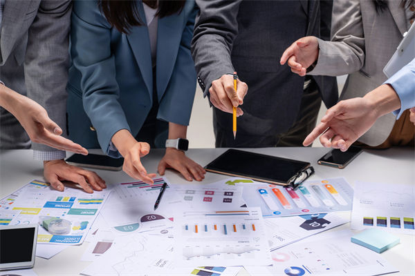 在跨部門預(yù)算協(xié)調(diào)中，如何克服溝通障礙，達(dá)成共識？