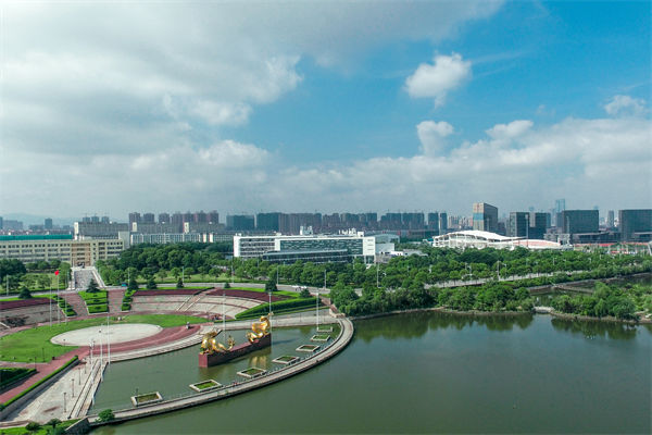 南昌戰(zhàn)略咨詢公司如何為企業(yè)定制長遠發(fā)展規(guī)劃？