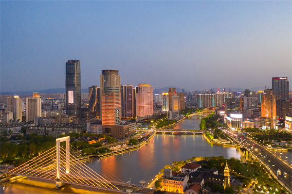 寧波戰(zhàn)略咨詢公司如何為企業(yè)定制長遠(yuǎn)發(fā)展規(guī)劃？