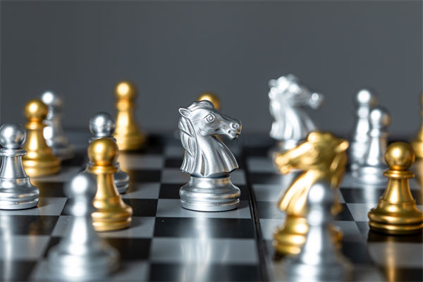 如何有效制定并執(zhí)行長(zhǎng)期戰(zhàn)略計(jì)劃以適應(yīng)市場(chǎng)變化？