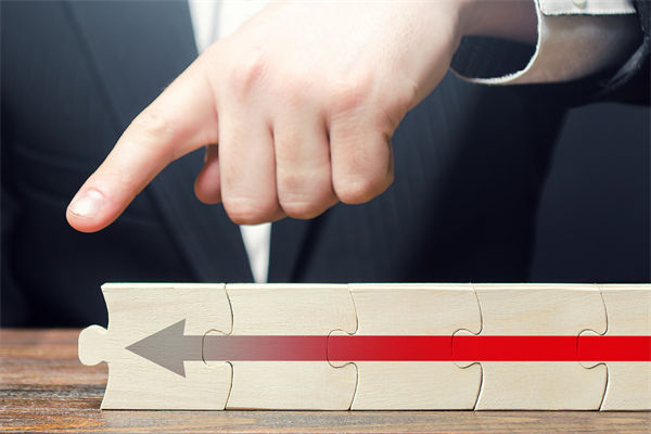 戰(zhàn)略執(zhí)行層層衰減，集團(tuán)管控如何確保目標(biāo)精準(zhǔn)落地？