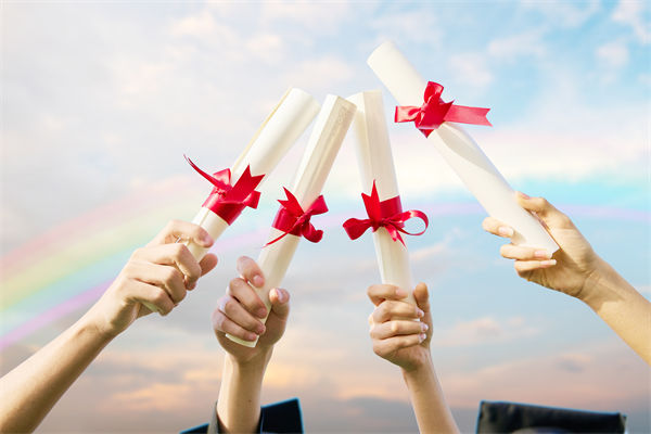 企業(yè)文化分析：錄取通知書(shū)加廣告，涉事學(xué)校被約談